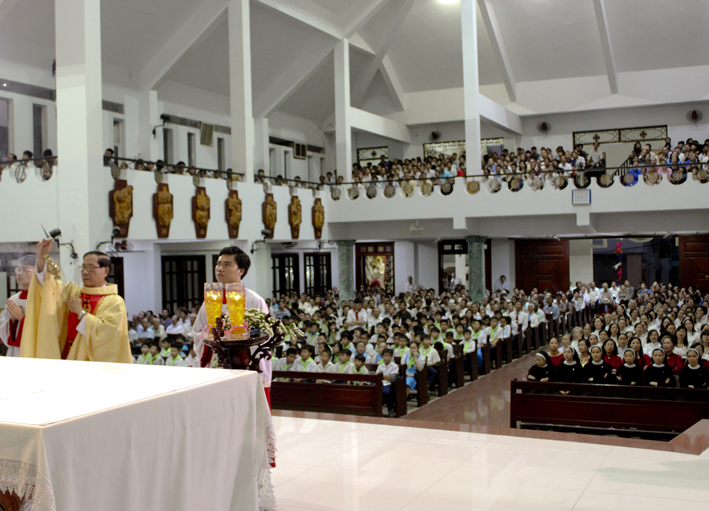 Giờ lễ tại Giáo xứ Tân Thái Sơn